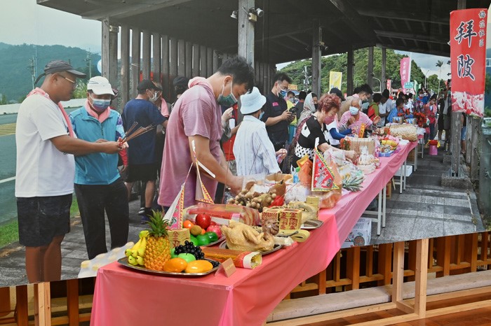 拜駁文化中的心理韌性：人與自然的對話